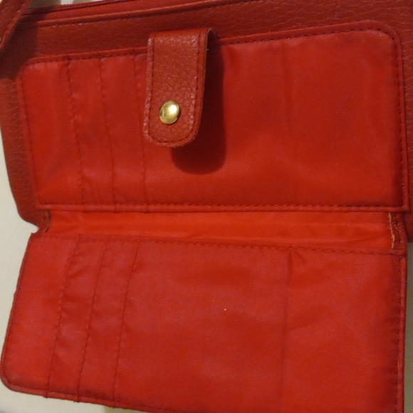 NWOT MSC Main Street Coll. Full size Wallet/Wristlet, Red 8x4 - Picture 3 of 4